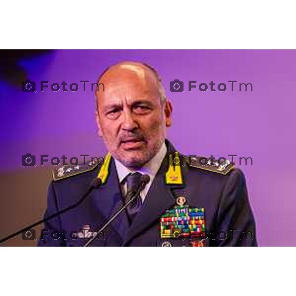 Bergamo, 29 maggio 2026 - Presso l\'Auditorium della Guardia di Finanza si svolge la giornata di formazione intitolata "Dall\'Europa ai territori: come utilizzare i fondi UE per lo sviluppo locale" su iniziativa dell\'ON. Laura Magoni e in collaborazione con Regione Lombardia, ANCI Lombardia, il Parlamento Europeo in Italia e la Rappresentanza della Commissione Europea in Italia. Partecipano: Gen. Cosimo Di Gesù - Comandante dell\'Accademia della Guardia di Finanza di Bergamo On. Lara Magoni - Eurodeputato Elena Carnevali - Sindaco di Bergamo Umberto Valois - VicePresidente della Provincia di Bergamo Giovanni Zambonelli - Presidente della Camera di Commercio di Bergamo Mauro Guerra - Presidente di ANCI Lombardia Attilio Fontana - Presidente Regione Lombardia