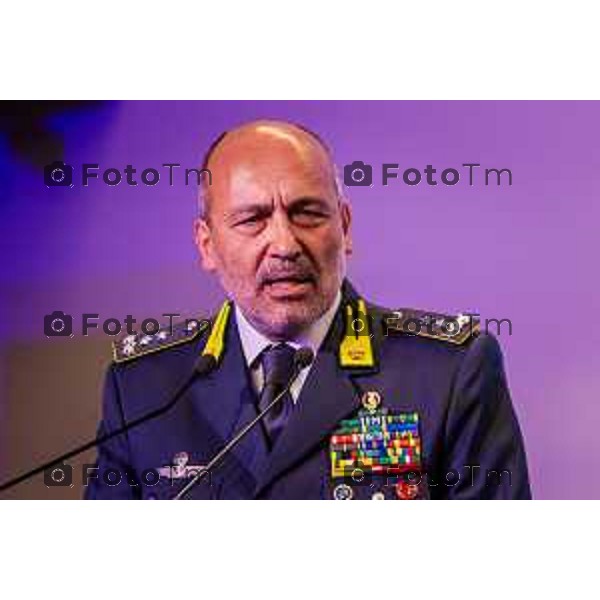 Bergamo, 29 maggio 2026 - Presso l\'Auditorium della Guardia di Finanza si svolge la giornata di formazione intitolata "Dall\'Europa ai territori: come utilizzare i fondi UE per lo sviluppo locale" su iniziativa dell\'ON. Laura Magoni e in collaborazione con Regione Lombardia, ANCI Lombardia, il Parlamento Europeo in Italia e la Rappresentanza della Commissione Europea in Italia. Partecipano: Gen. Cosimo Di Gesù - Comandante dell\'Accademia della Guardia di Finanza di Bergamo On. Lara Magoni - Eurodeputato Elena Carnevali - Sindaco di Bergamo Umberto Valois - VicePresidente della Provincia di Bergamo Giovanni Zambonelli - Presidente della Camera di Commercio di Bergamo Mauro Guerra - Presidente di ANCI Lombardia Attilio Fontana - Presidente Regione Lombardia