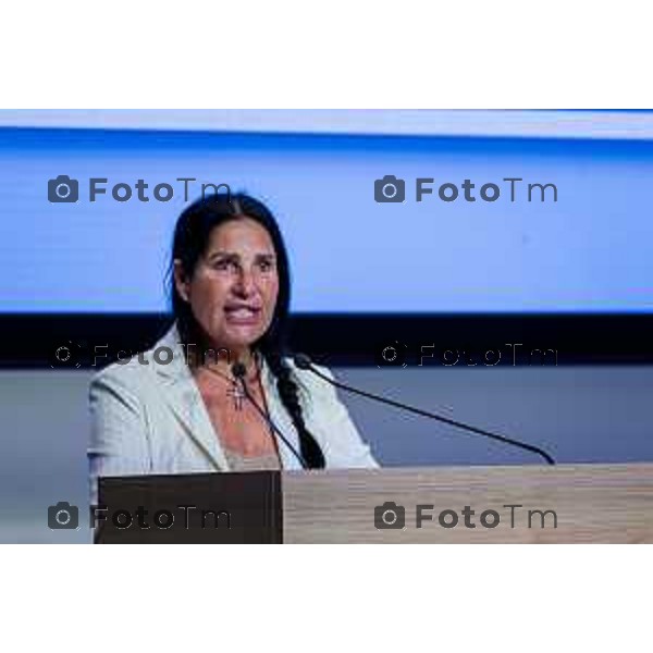 Bergamo, 29 maggio 2026 - Presso l\'Auditorium della Guardia di Finanza si svolge la giornata di formazione intitolata "Dall\'Europa ai territori: come utilizzare i fondi UE per lo sviluppo locale" su iniziativa dell\'ON. Laura Magoni e in collaborazione con Regione Lombardia, ANCI Lombardia, il Parlamento Europeo in Italia e la Rappresentanza della Commissione Europea in Italia. Partecipano: Gen. Cosimo Di Gesù - Comandante dell\'Accademia della Guardia di Finanza di Bergamo On. Lara Magoni - Eurodeputato Elena Carnevali - Sindaco di Bergamo Umberto Valois - VicePresidente della Provincia di Bergamo Giovanni Zambonelli - Presidente della Camera di Commercio di Bergamo Mauro Guerra - Presidente di ANCI Lombardia Attilio Fontana - Presidente Regione Lombardia