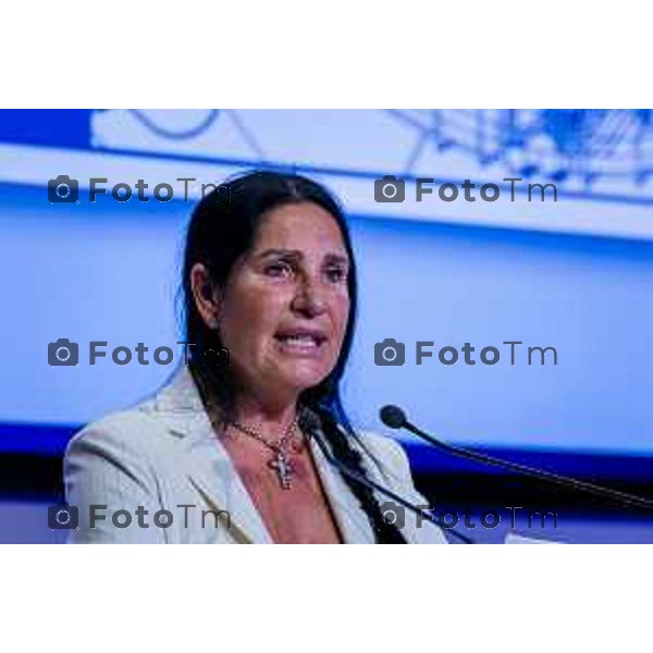 Bergamo, 29 maggio 2026 - Presso l\'Auditorium della Guardia di Finanza si svolge la giornata di formazione intitolata "Dall\'Europa ai territori: come utilizzare i fondi UE per lo sviluppo locale" su iniziativa dell\'ON. Laura Magoni e in collaborazione con Regione Lombardia, ANCI Lombardia, il Parlamento Europeo in Italia e la Rappresentanza della Commissione Europea in Italia. Partecipano: Gen. Cosimo Di Gesù - Comandante dell\'Accademia della Guardia di Finanza di Bergamo On. Lara Magoni - Eurodeputato Elena Carnevali - Sindaco di Bergamo Umberto Valois - VicePresidente della Provincia di Bergamo Giovanni Zambonelli - Presidente della Camera di Commercio di Bergamo Mauro Guerra - Presidente di ANCI Lombardia Attilio Fontana - Presidente Regione Lombardia