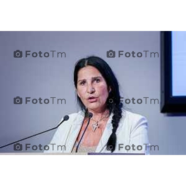 Bergamo, 29 maggio 2026 - Presso l\'Auditorium della Guardia di Finanza si svolge la giornata di formazione intitolata "Dall\'Europa ai territori: come utilizzare i fondi UE per lo sviluppo locale" su iniziativa dell\'ON. Laura Magoni e in collaborazione con Regione Lombardia, ANCI Lombardia, il Parlamento Europeo in Italia e la Rappresentanza della Commissione Europea in Italia. Partecipano: Gen. Cosimo Di Gesù - Comandante dell\'Accademia della Guardia di Finanza di Bergamo On. Lara Magoni - Eurodeputato Elena Carnevali - Sindaco di Bergamo Umberto Valois - VicePresidente della Provincia di Bergamo Giovanni Zambonelli - Presidente della Camera di Commercio di Bergamo Mauro Guerra - Presidente di ANCI Lombardia Attilio Fontana - Presidente Regione Lombardia