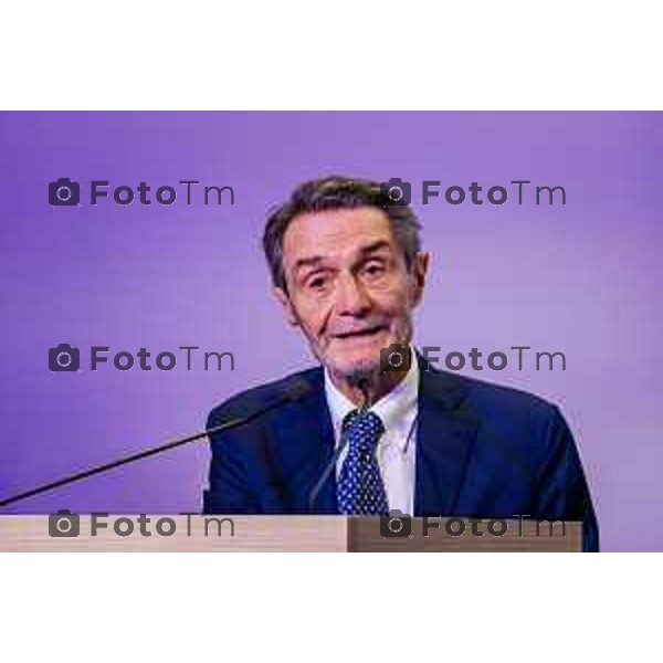 Bergamo, 29 maggio 2026 - Presso l\'Auditorium della Guardia di Finanza si svolge la giornata di formazione intitolata "Dall\'Europa ai territori: come utilizzare i fondi UE per lo sviluppo locale" su iniziativa dell\'ON. Laura Magoni e in collaborazione con Regione Lombardia, ANCI Lombardia, il Parlamento Europeo in Italia e la Rappresentanza della Commissione Europea in Italia. Partecipano: Gen. Cosimo Di Gesù - Comandante dell\'Accademia della Guardia di Finanza di Bergamo On. Lara Magoni - Eurodeputato Elena Carnevali - Sindaco di Bergamo Umberto Valois - VicePresidente della Provincia di Bergamo Giovanni Zambonelli - Presidente della Camera di Commercio di Bergamo Mauro Guerra - Presidente di ANCI Lombardia Attilio Fontana - Presidente Regione Lombardia