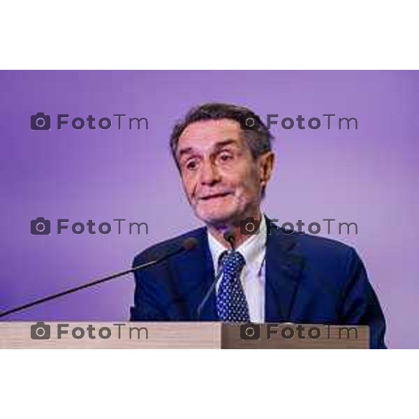Bergamo, 29 maggio 2026 - Presso l\'Auditorium della Guardia di Finanza si svolge la giornata di formazione intitolata "Dall\'Europa ai territori: come utilizzare i fondi UE per lo sviluppo locale" su iniziativa dell\'ON. Laura Magoni e in collaborazione con Regione Lombardia, ANCI Lombardia, il Parlamento Europeo in Italia e la Rappresentanza della Commissione Europea in Italia. Partecipano: Gen. Cosimo Di Gesù - Comandante dell\'Accademia della Guardia di Finanza di Bergamo On. Lara Magoni - Eurodeputato Elena Carnevali - Sindaco di Bergamo Umberto Valois - VicePresidente della Provincia di Bergamo Giovanni Zambonelli - Presidente della Camera di Commercio di Bergamo Mauro Guerra - Presidente di ANCI Lombardia Attilio Fontana - Presidente Regione Lombardia