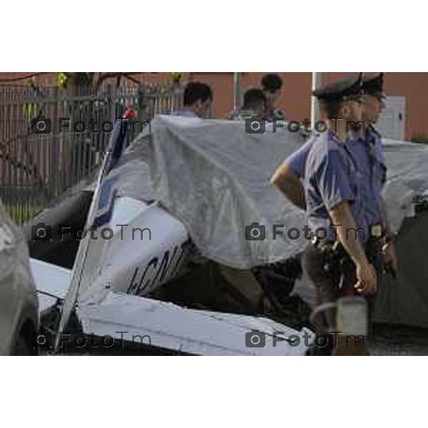 L\'ultraleggero distrutto tra le case di Valbrembo Bergamo 1 Giugno 2026 cronaca Bergamo Italia Foto Tiziano Manzoni Lapresse