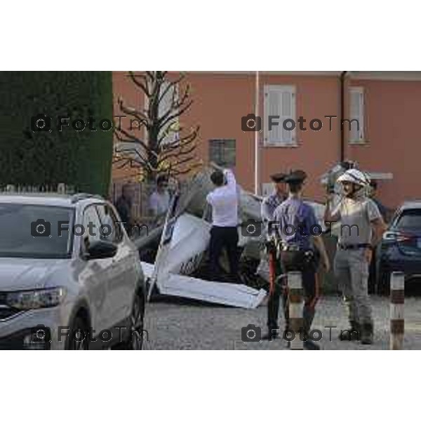 L\'ultraleggero distrutto tra le case di Valbrembo Bergamo 1 Giugno 2026 cronaca Bergamo Italia Foto Tiziano Manzoni Lapresse