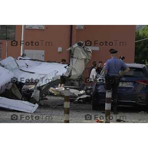 L\'ultraleggero distrutto tra le case di Valbrembo Bergamo 1 Giugno 2026 cronaca Bergamo Italia Foto Tiziano Manzoni Lapresse