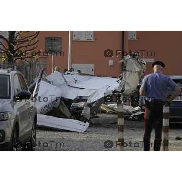 L\'ultraleggero distrutto tra le case di Valbrembo Bergamo 1 Giugno 2026 cronaca Bergamo Italia Foto Tiziano Manzoni Lapresse