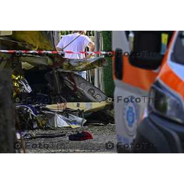 L\'ultraleggero distrutto tra le case di Valbrembo Bergamo 1 Giugno 2026 cronaca Bergamo Italia Foto Tiziano Manzoni Lapresse