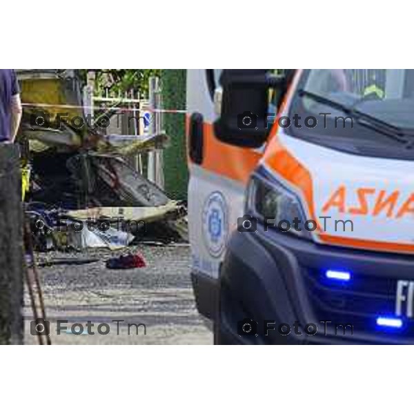 L\'ultraleggero distrutto tra le case di Valbrembo Bergamo 1 Giugno 2026 cronaca Bergamo Italia Foto Tiziano Manzoni Lapresse