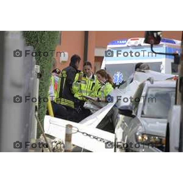 L\'ultraleggero distrutto tra le case di Valbrembo Bergamo 1 Giugno 2026 cronaca Bergamo Italia Foto Tiziano Manzoni Lapresse