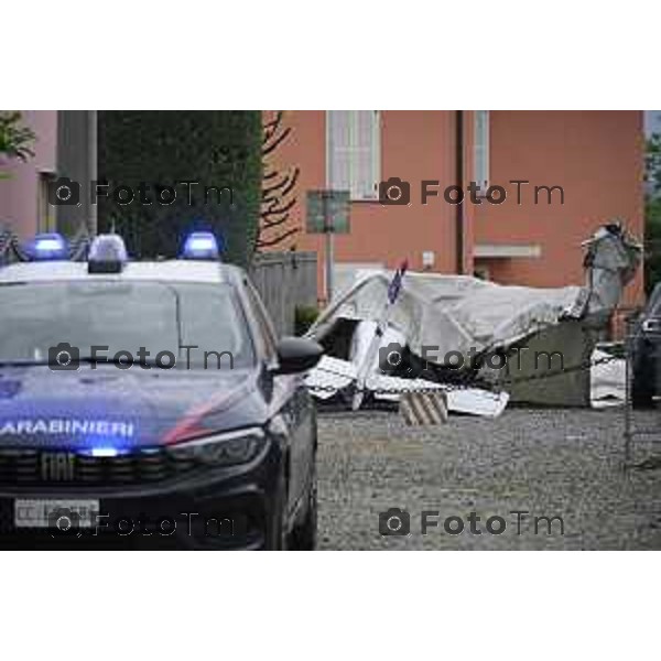 Valbrembo Bergamo i resti dell\'aereo Cessna biposto precipitato tra le case durante un\'uscita con la scuola di volo di Enac. 2 Giugno 2026 cronaca Bergamo Italia Foto Tiziano Manzoni Lapresse