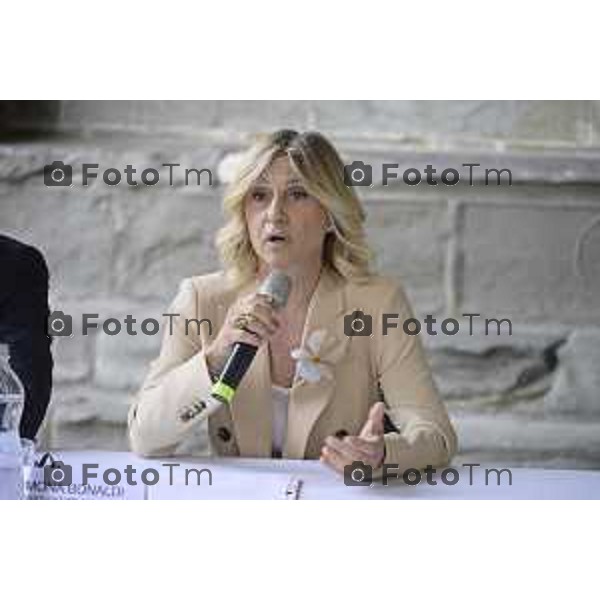 GAMeC di Bergamo presenta Tabula Plena, una mostra di Fosbury Architecture e Claire Fontaine concepita come un laboratorio permanente che trasformerà la Sala delle Capriate di Palazzo della Ragione in uno spazio di incontro e produzione di conoscenza condivisa grazie anche al contributo di Adelita Husni Bey, 4-Giugno 2026 cronaca Bergamo Italia Foto Tiziano Manzoni Lapresse