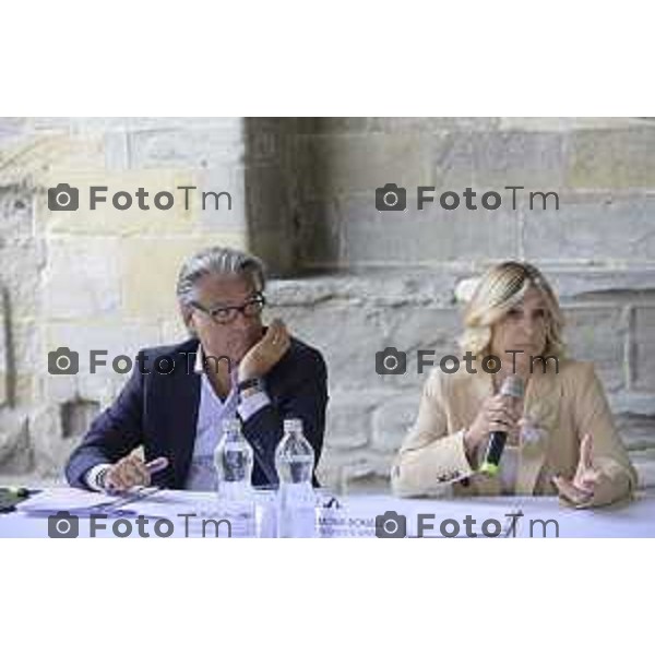 GAMeC di Bergamo presenta Tabula Plena, una mostra di Fosbury Architecture e Claire Fontaine concepita come un laboratorio permanente che trasformerà la Sala delle Capriate di Palazzo della Ragione in uno spazio di incontro e produzione di conoscenza condivisa grazie anche al contributo di Adelita Husni Bey, 4-Giugno 2026 cronaca Bergamo Italia Foto Tiziano Manzoni Lapresse