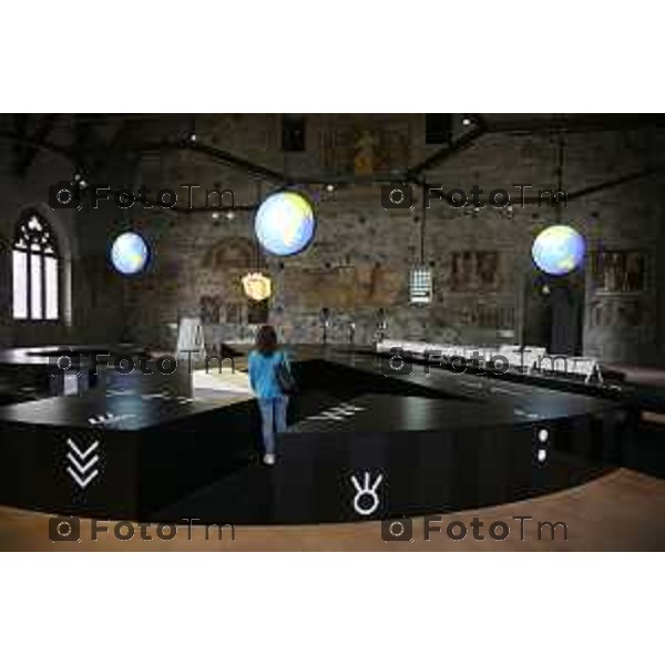 GAMeC di Bergamo presenta Tabula Plena, una mostra di Fosbury Architecture e Claire Fontaine concepita come un laboratorio permanente che trasformerà la Sala delle Capriate di Palazzo della Ragione in uno spazio di incontro e produzione di conoscenza condivisa grazie anche al contributo di Adelita Husni Bey, 4-Giugno 2026 cronaca Bergamo Italia Foto Tiziano Manzoni Lapresse