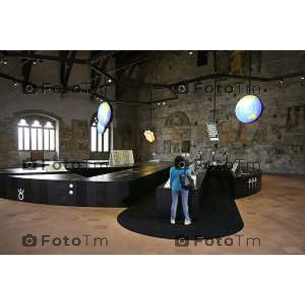 GAMeC di Bergamo presenta Tabula Plena, una mostra di Fosbury Architecture e Claire Fontaine concepita come un laboratorio permanente che trasformerà la Sala delle Capriate di Palazzo della Ragione in uno spazio di incontro e produzione di conoscenza condivisa grazie anche al contributo di Adelita Husni Bey, 4-Giugno 2026 cronaca Bergamo Italia Foto Tiziano Manzoni Lapresse