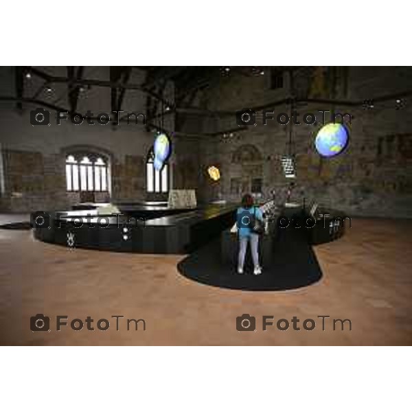 GAMeC di Bergamo presenta Tabula Plena, una mostra di Fosbury Architecture e Claire Fontaine concepita come un laboratorio permanente che trasformerà la Sala delle Capriate di Palazzo della Ragione in uno spazio di incontro e produzione di conoscenza condivisa grazie anche al contributo di Adelita Husni Bey, 4-Giugno 2026 cronaca Bergamo Italia Foto Tiziano Manzoni Lapresse