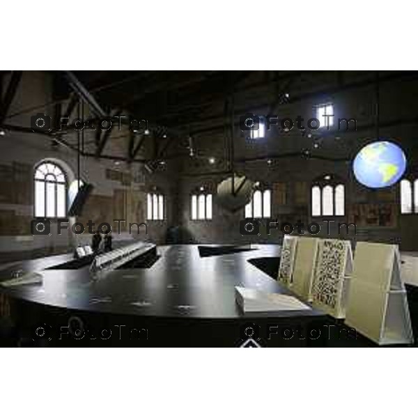 GAMeC di Bergamo presenta Tabula Plena, una mostra di Fosbury Architecture e Claire Fontaine concepita come un laboratorio permanente che trasformerà la Sala delle Capriate di Palazzo della Ragione in uno spazio di incontro e produzione di conoscenza condivisa grazie anche al contributo di Adelita Husni Bey, 4-Giugno 2026 cronaca Bergamo Italia Foto Tiziano Manzoni Lapresse