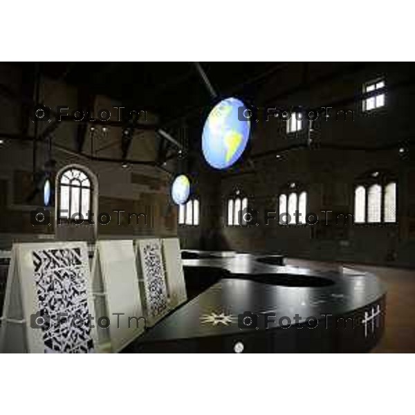 GAMeC di Bergamo presenta Tabula Plena, una mostra di Fosbury Architecture e Claire Fontaine concepita come un laboratorio permanente che trasformerà la Sala delle Capriate di Palazzo della Ragione in uno spazio di incontro e produzione di conoscenza condivisa grazie anche al contributo di Adelita Husni Bey, 4-Giugno 2026 cronaca Bergamo Italia Foto Tiziano Manzoni Lapresse