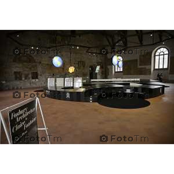 GAMeC di Bergamo presenta Tabula Plena, una mostra di Fosbury Architecture e Claire Fontaine concepita come un laboratorio permanente che trasformerà la Sala delle Capriate di Palazzo della Ragione in uno spazio di incontro e produzione di conoscenza condivisa grazie anche al contributo di Adelita Husni Bey, 4-Giugno 2026 cronaca Bergamo Italia Foto Tiziano Manzoni Lapresse