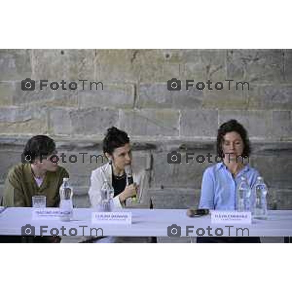 GAMeC di Bergamo presenta Tabula Plena, una mostra di Fosbury Architecture e Claire Fontaine concepita come un laboratorio permanente che trasformerà la Sala delle Capriate di Palazzo della Ragione in uno spazio di incontro e produzione di conoscenza condivisa grazie anche al contributo di Adelita Husni Bey, 4-Giugno 2026 cronaca Bergamo Italia Foto Tiziano Manzoni Lapresse