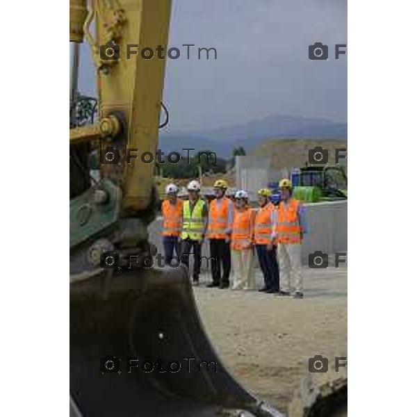 Bergamo Sopralluogo cantiere dei due sottopassi ciclopedonali in costruzione in via Lunga, Opere propedeutiche alla futura fermata ferroviaria “Bergamo Fiera” prevista lungo il nuovo collegamento tra Bergamo e l’Aeroporto di Orio al Serio. 9-giugno 2026 cronaca Bergamo Italia Foto Tiziano Manzoni Lapresse