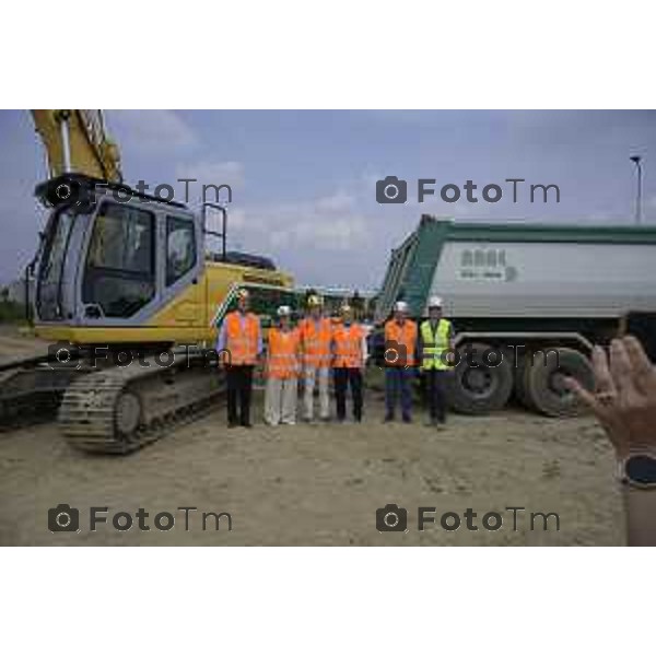 Bergamo Sopralluogo cantiere dei due sottopassi ciclopedonali in costruzione in via Lunga, Opere propedeutiche alla futura fermata ferroviaria “Bergamo Fiera” prevista lungo il nuovo collegamento tra Bergamo e l’Aeroporto di Orio al Serio. 9-giugno 2026 cronaca Bergamo Italia Foto Tiziano Manzoni Lapresse