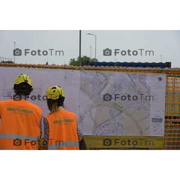 Bergamo Sopralluogo cantiere dei due sottopassi ciclopedonali in costruzione in via Lunga, Opere propedeutiche alla futura fermata ferroviaria “Bergamo Fiera” prevista lungo il nuovo collegamento tra Bergamo e l’Aeroporto di Orio al Serio. 9-giugno 2026 cronaca Bergamo Italia Foto Tiziano Manzoni Lapresse
