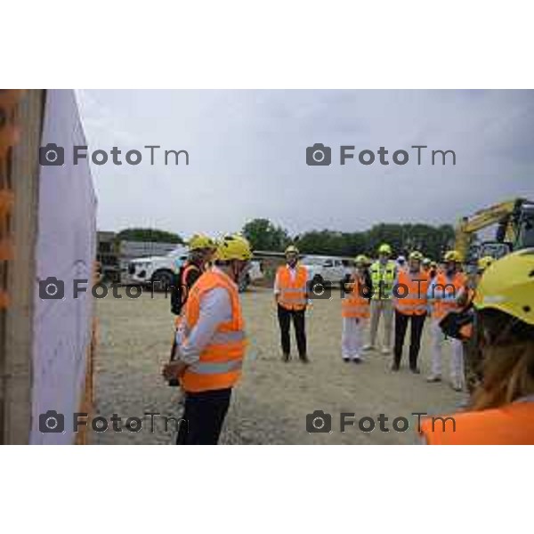 Bergamo Sopralluogo cantiere dei due sottopassi ciclopedonali in costruzione in via Lunga, Opere propedeutiche alla futura fermata ferroviaria “Bergamo Fiera” prevista lungo il nuovo collegamento tra Bergamo e l’Aeroporto di Orio al Serio. 9-giugno 2026 cronaca Bergamo Italia Foto Tiziano Manzoni Lapresse