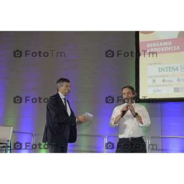 Bergamo 6 edizione Premio Costruiamo il Futuro distribuzione premi in campo sociale, sportivo, ambientale e culturale. Maurizio Lupi, Intervento di Don Crisitiano 11 giugno 2026 cronaca Bergamo Italia Foto Tiziano Manzoni Lapresse