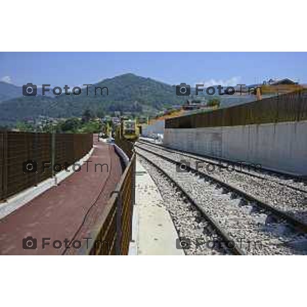 Bergamo Linea T2 Bergamo - Villa d\'Almè Tramvia della Valle Brembana Lavori fermate e vecchie stazioni nella foto tratto Almè 23 Giugno 2026 cronaca Bergamo Italia Foto Tiziano Manzoni Lapresse