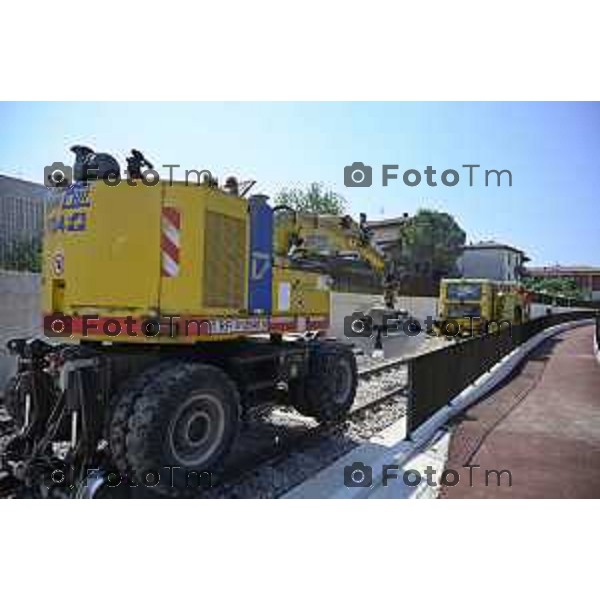 Bergamo Linea T2 Bergamo - Villa d\'Almè Tramvia della Valle Brembana Lavori fermate e vecchie stazioni nella foto tratto Almè 23 Giugno 2026 cronaca Bergamo Italia Foto Tiziano Manzoni Lapresse