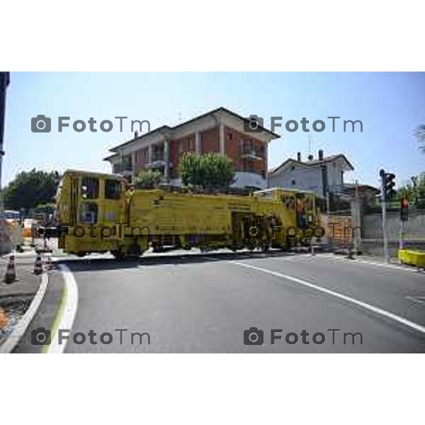 Bergamo Linea T2 Bergamo - Villa d\'Almè Tramvia della Valle Brembana Lavori fermate e vecchie stazioni nella foto tratto Almè 23 Giugno 2026 cronaca Bergamo Italia Foto Tiziano Manzoni Lapresse