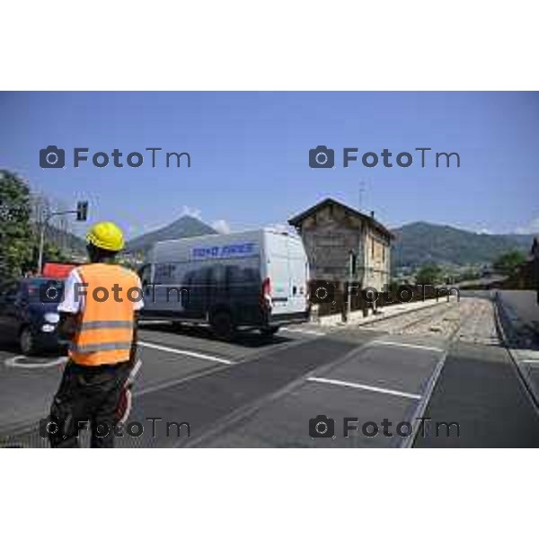Bergamo Linea T2 Bergamo - Villa d\'Almè Tramvia della Valle Brembana Lavori fermate e vecchie stazioni nella foto tratto Almè 23 Giugno 2026 cronaca Bergamo Italia Foto Tiziano Manzoni Lapresse
