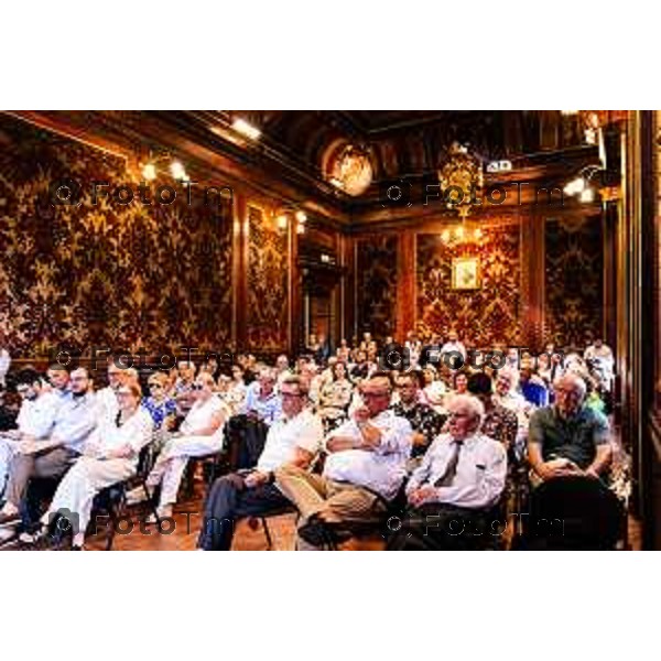 Bergamo, 24 giugno 2026 - E’ UOra! Come svegliare l’Europa convegno di Officina Democratica con – Paolo Gentiloni, già Presidente del Consiglio dei Ministri e già Commissario Europeo. – Prof. Roberta Castaldi, direttore del Centro di Eccellenza Jean Monnet fEUrure dell’Università eCampus. – On. Giorgio Gori, Parlamentare Europeo, in collegamento da Bruxelles. Saluti istituzionali: – dott.ssa Elena Carnevali, Sindaca di Bergamo Moderazione ed introduzione: – Fausta Morandi, giornalista presso L’Eco di Bergamo