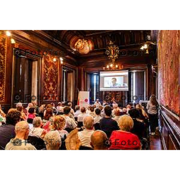 Bergamo, 24 giugno 2026 - E’ UOra! Come svegliare l’Europa convegno di Officina Democratica con – Paolo Gentiloni, già Presidente del Consiglio dei Ministri e già Commissario Europeo. – Prof. Roberta Castaldi, direttore del Centro di Eccellenza Jean Monnet fEUrure dell’Università eCampus. – On. Giorgio Gori, Parlamentare Europeo, in collegamento da Bruxelles. Saluti istituzionali: – dott.ssa Elena Carnevali, Sindaca di Bergamo Moderazione ed introduzione: – Fausta Morandi, giornalista presso L’Eco di Bergamo
