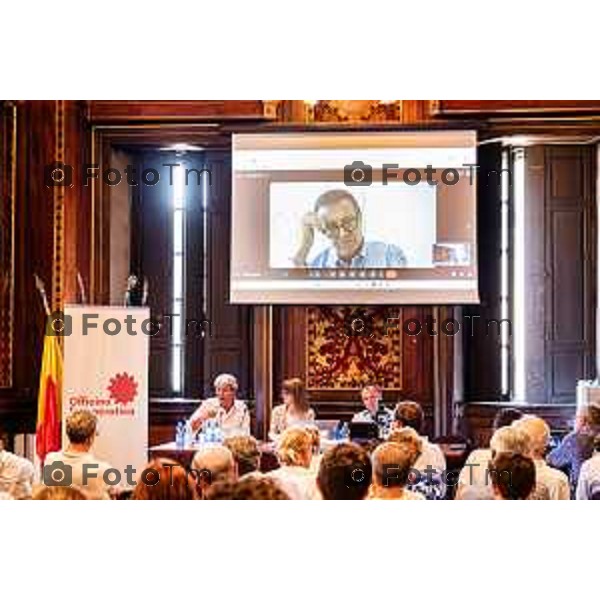 Bergamo, 24 giugno 2026 - E’ UOra! Come svegliare l’Europa convegno di Officina Democratica con – Paolo Gentiloni, già Presidente del Consiglio dei Ministri e già Commissario Europeo. – Prof. Roberta Castaldi, direttore del Centro di Eccellenza Jean Monnet fEUrure dell’Università eCampus. – On. Giorgio Gori, Parlamentare Europeo, in collegamento da Bruxelles. Saluti istituzionali: – dott.ssa Elena Carnevali, Sindaca di Bergamo Moderazione ed introduzione: – Fausta Morandi, giornalista presso L’Eco di Bergamo