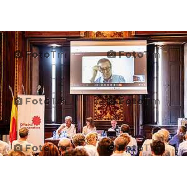 Bergamo, 24 giugno 2026 - E’ UOra! Come svegliare l’Europa convegno di Officina Democratica con – Paolo Gentiloni, già Presidente del Consiglio dei Ministri e già Commissario Europeo. – Prof. Roberta Castaldi, direttore del Centro di Eccellenza Jean Monnet fEUrure dell’Università eCampus. – On. Giorgio Gori, Parlamentare Europeo, in collegamento da Bruxelles. Saluti istituzionali: – dott.ssa Elena Carnevali, Sindaca di Bergamo Moderazione ed introduzione: – Fausta Morandi, giornalista presso L’Eco di Bergamo