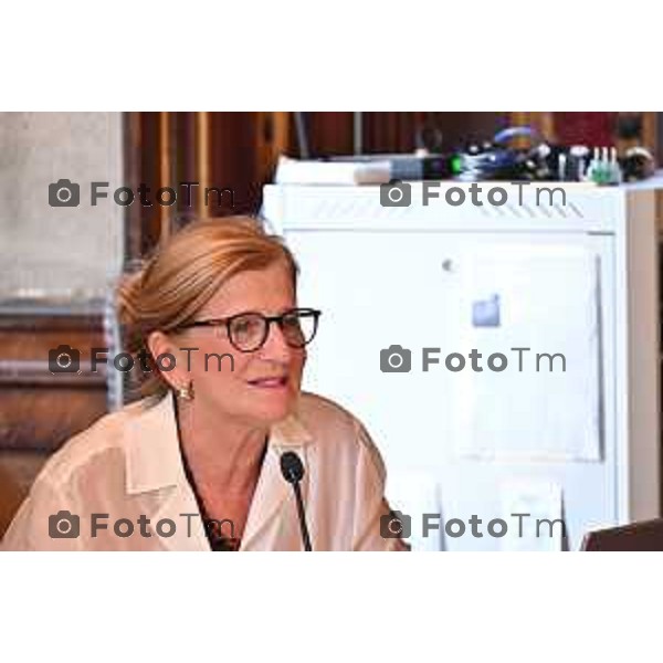 Bergamo, 24 giugno 2026 - E’ UOra! Come svegliare l’Europa convegno di Officina Democratica con – Paolo Gentiloni, già Presidente del Consiglio dei Ministri e già Commissario Europeo. – Prof. Roberta Castaldi, direttore del Centro di Eccellenza Jean Monnet fEUrure dell’Università eCampus. – On. Giorgio Gori, Parlamentare Europeo, in collegamento da Bruxelles. Saluti istituzionali: – dott.ssa Elena Carnevali, Sindaca di Bergamo Moderazione ed introduzione: – Fausta Morandi, giornalista presso L’Eco di Bergamo