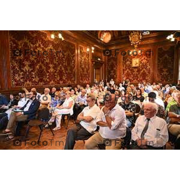 Bergamo, 24 giugno 2026 - E’ UOra! Come svegliare l’Europa convegno di Officina Democratica con – Paolo Gentiloni, già Presidente del Consiglio dei Ministri e già Commissario Europeo. – Prof. Roberta Castaldi, direttore del Centro di Eccellenza Jean Monnet fEUrure dell’Università eCampus. – On. Giorgio Gori, Parlamentare Europeo, in collegamento da Bruxelles. Saluti istituzionali: – dott.ssa Elena Carnevali, Sindaca di Bergamo Moderazione ed introduzione: – Fausta Morandi, giornalista presso L’Eco di Bergamo
