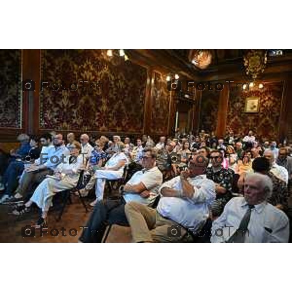 Bergamo, 24 giugno 2026 - E’ UOra! Come svegliare l’Europa convegno di Officina Democratica con – Paolo Gentiloni, già Presidente del Consiglio dei Ministri e già Commissario Europeo. – Prof. Roberta Castaldi, direttore del Centro di Eccellenza Jean Monnet fEUrure dell’Università eCampus. – On. Giorgio Gori, Parlamentare Europeo, in collegamento da Bruxelles. Saluti istituzionali: – dott.ssa Elena Carnevali, Sindaca di Bergamo Moderazione ed introduzione: – Fausta Morandi, giornalista presso L’Eco di Bergamo