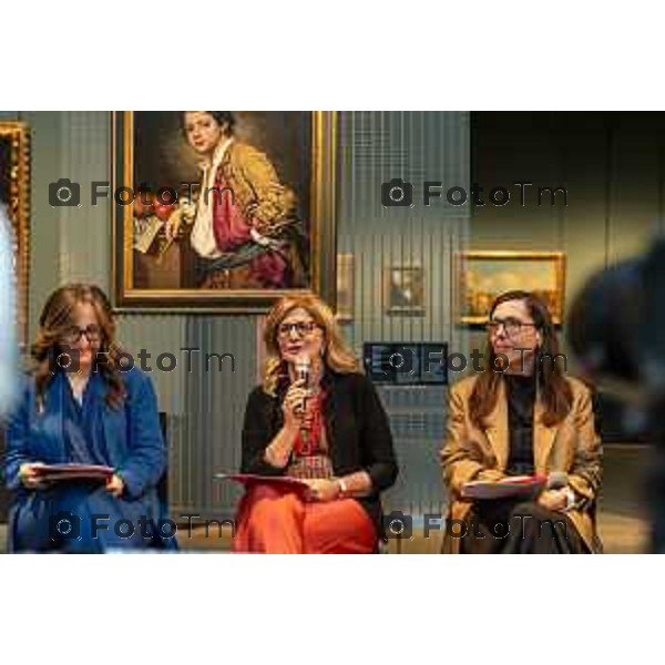Bergamo, 25 giugno 2026 - inaugurazione CHIARA CAMONI, LA FORZA la nuova scultura permanente di Chiara Camoni che entra nel patrimonio del Museo con il contributo di PwC.intervengono: Elena Carnevali, presidente Fondazione Accademia Carrara e sindaca di Bergamo Sergio Gandi, assessore alla Cultura Comune di Bergamo Maria Luisa Pacelli, direttrice Fondazione Accademia Carrara e co-curatrice Angelo Loda, responsabile Area Patrimonio Storico Artistico Soprintendenza Archeologia belle Arti e Paesaggio per le Provincie di Bergamo e Brescia Chiara Carotenuto, Communication, Engagement & Branding PwC Italy - Partner Chiara Camoni, artista Elena Volpato, co-curatrice