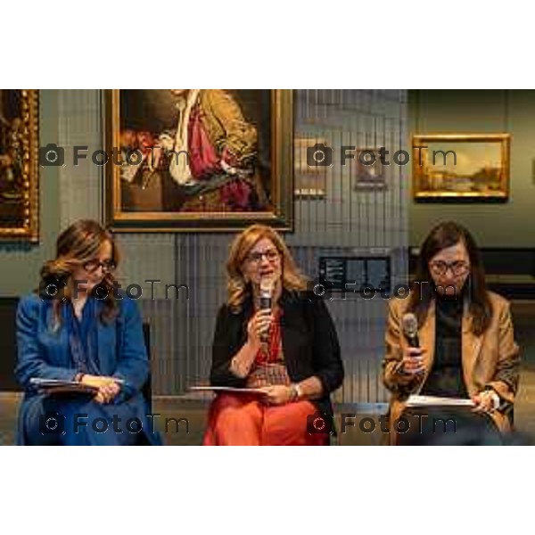 Bergamo, 25 giugno 2026 - inaugurazione CHIARA CAMONI, LA FORZA la nuova scultura permanente di Chiara Camoni che entra nel patrimonio del Museo con il contributo di PwC.intervengono: Elena Carnevali, presidente Fondazione Accademia Carrara e sindaca di Bergamo Sergio Gandi, assessore alla Cultura Comune di Bergamo Maria Luisa Pacelli, direttrice Fondazione Accademia Carrara e co-curatrice Angelo Loda, responsabile Area Patrimonio Storico Artistico Soprintendenza Archeologia belle Arti e Paesaggio per le Provincie di Bergamo e Brescia Chiara Carotenuto, Communication, Engagement & Branding PwC Italy - Partner Chiara Camoni, artista Elena Volpato, co-curatrice