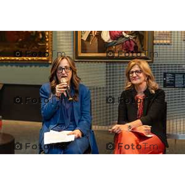 Bergamo, 25 giugno 2026 - inaugurazione CHIARA CAMONI, LA FORZA la nuova scultura permanente di Chiara Camoni che entra nel patrimonio del Museo con il contributo di PwC.intervengono: Elena Carnevali, presidente Fondazione Accademia Carrara e sindaca di Bergamo Sergio Gandi, assessore alla Cultura Comune di Bergamo Maria Luisa Pacelli, direttrice Fondazione Accademia Carrara e co-curatrice Angelo Loda, responsabile Area Patrimonio Storico Artistico Soprintendenza Archeologia belle Arti e Paesaggio per le Provincie di Bergamo e Brescia Chiara Carotenuto, Communication, Engagement & Branding PwC Italy - Partner Chiara Camoni, artista Elena Volpato, co-curatrice