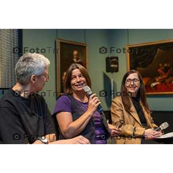 Bergamo, 25 giugno 2026 - inaugurazione CHIARA CAMONI, LA FORZA la nuova scultura permanente di Chiara Camoni che entra nel patrimonio del Museo con il contributo di PwC.intervengono: Elena Carnevali, presidente Fondazione Accademia Carrara e sindaca di Bergamo Sergio Gandi, assessore alla Cultura Comune di Bergamo Maria Luisa Pacelli, direttrice Fondazione Accademia Carrara e co-curatrice Angelo Loda, responsabile Area Patrimonio Storico Artistico Soprintendenza Archeologia belle Arti e Paesaggio per le Provincie di Bergamo e Brescia Chiara Carotenuto, Communication, Engagement & Branding PwC Italy - Partner Chiara Camoni, artista Elena Volpato, co-curatrice