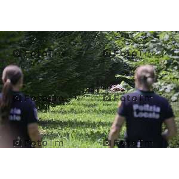 Bergamo Cividate al Piano. Controlli della polizia locale al boschetto della droga 30 giugno 2026 cronaca Bergamo Italia Foto Tiziano Manzoni Lapresse