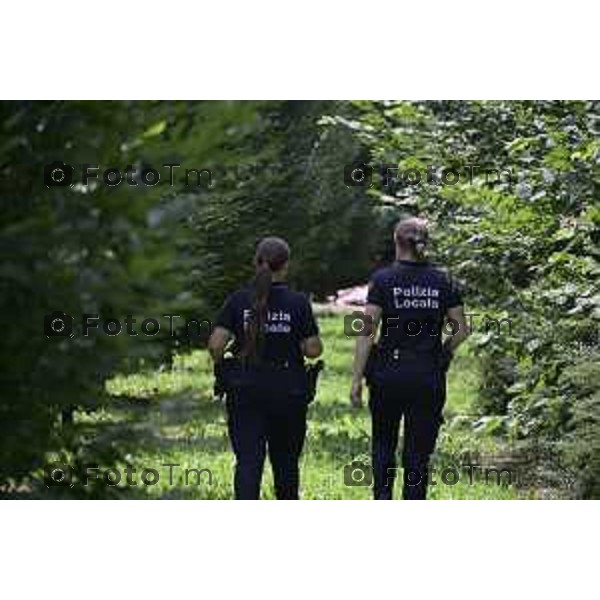 Bergamo Cividate al Piano. Controlli della polizia locale al boschetto della droga 30 giugno 2026 cronaca Bergamo Italia Foto Tiziano Manzoni Lapresse