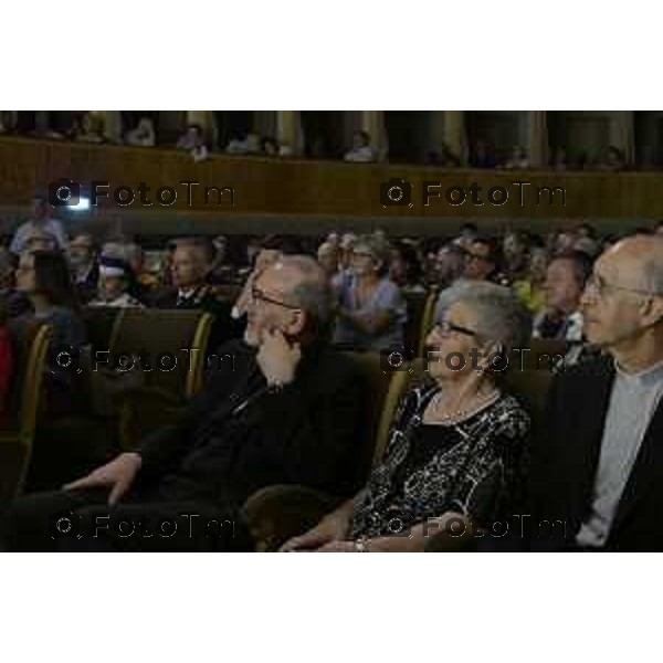 Bergamo Bergamo premiazione Limes per il Dialogo e la Pace, Il direttore Lucio Caracciolo premia Cardinale Pierbattista Pizzaballa, Patriarca di Gerusalemme dei Latini, per il sapiente impegno volto a promuovere la convergenza tra popoli e religioni in Terrasanta. 30 giugno o 2026 cronaca Bergamo Italia Foto Tiziano Manzoni Lapresse