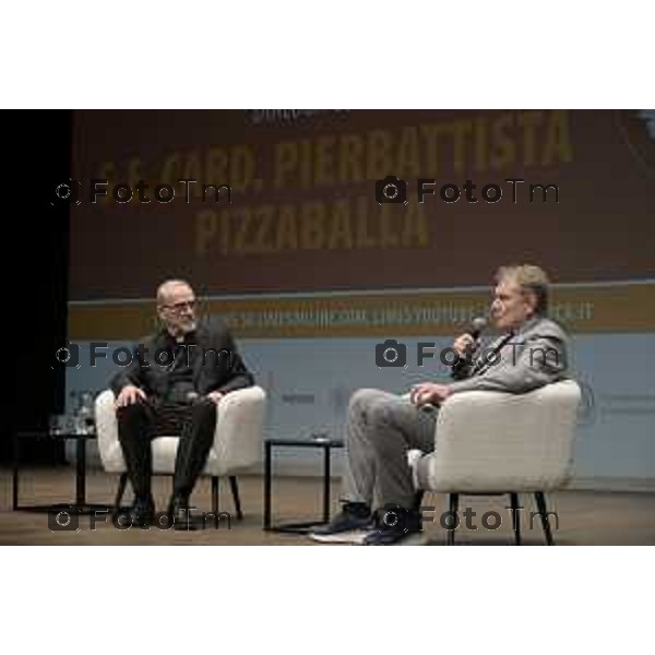 Bergamo Bergamo premiazione Limes per il Dialogo e la Pace, Il direttore Lucio Caracciolo premia Cardinale Pierbattista Pizzaballa, Patriarca di Gerusalemme dei Latini, per il sapiente impegno volto a promuovere la convergenza tra popoli e religioni in Terrasanta. 30 giugno o 2026 cronaca Bergamo Italia Foto Tiziano Manzoni Lapresse