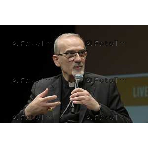 Bergamo Bergamo premiazione Limes per il Dialogo e la Pace, Il direttore Lucio Caracciolo premia Cardinale Pierbattista Pizzaballa, Patriarca di Gerusalemme dei Latini, per il sapiente impegno volto a promuovere la convergenza tra popoli e religioni in Terrasanta. 30 giugno o 2026 cronaca Bergamo Italia Foto Tiziano Manzoni Lapresse