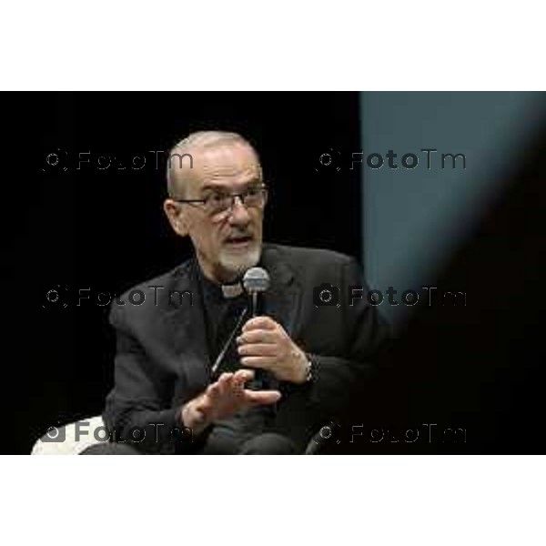 Bergamo Bergamo premiazione Limes per il Dialogo e la Pace, Il direttore Lucio Caracciolo premia Cardinale Pierbattista Pizzaballa, Patriarca di Gerusalemme dei Latini, per il sapiente impegno volto a promuovere la convergenza tra popoli e religioni in Terrasanta. 30 giugno o 2026 cronaca Bergamo Italia Foto Tiziano Manzoni Lapresse